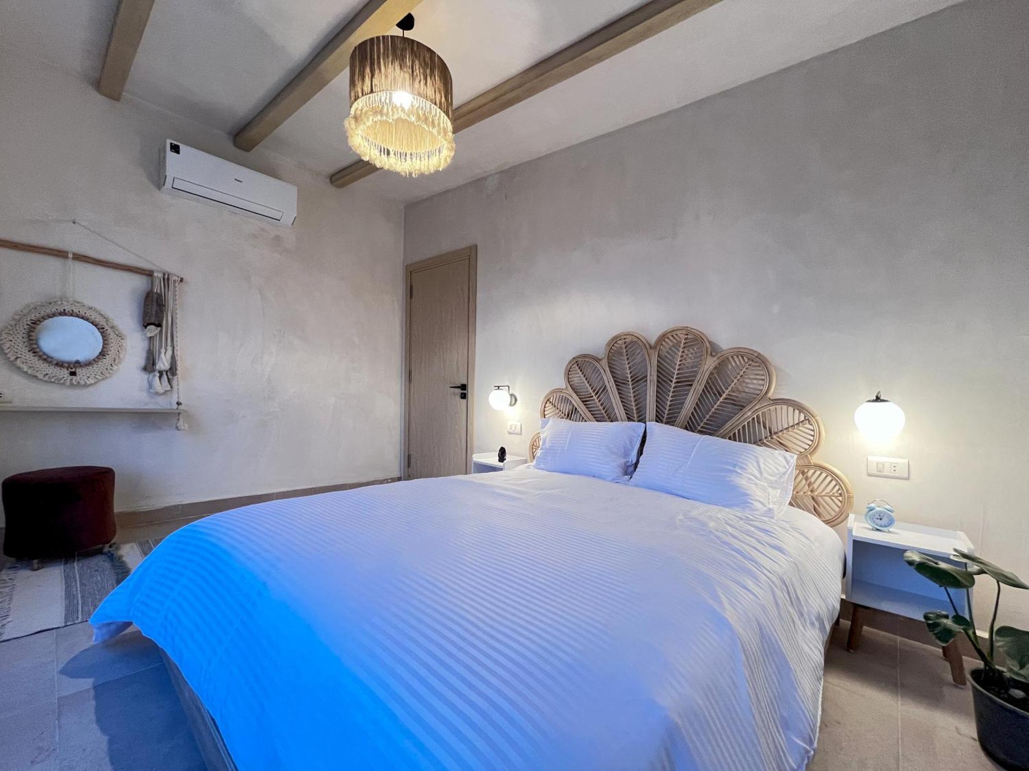 Appartamento Boho Getaway With Pyramids View & Jacuzzi Giza Esterno foto