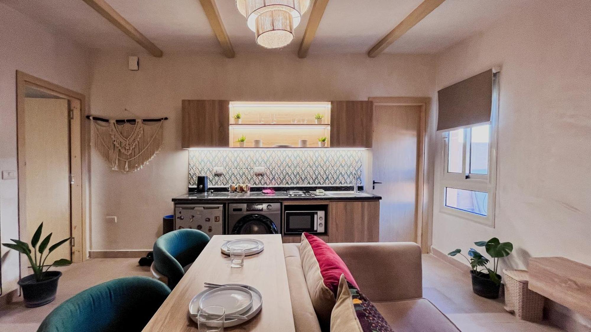 Appartamento Boho Getaway With Pyramids View & Jacuzzi Giza Esterno foto