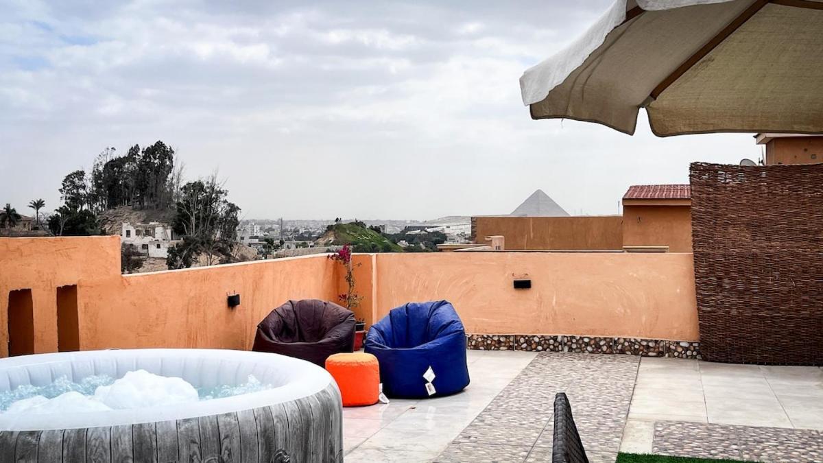 Appartamento Boho Getaway With Pyramids View & Jacuzzi Giza Esterno foto