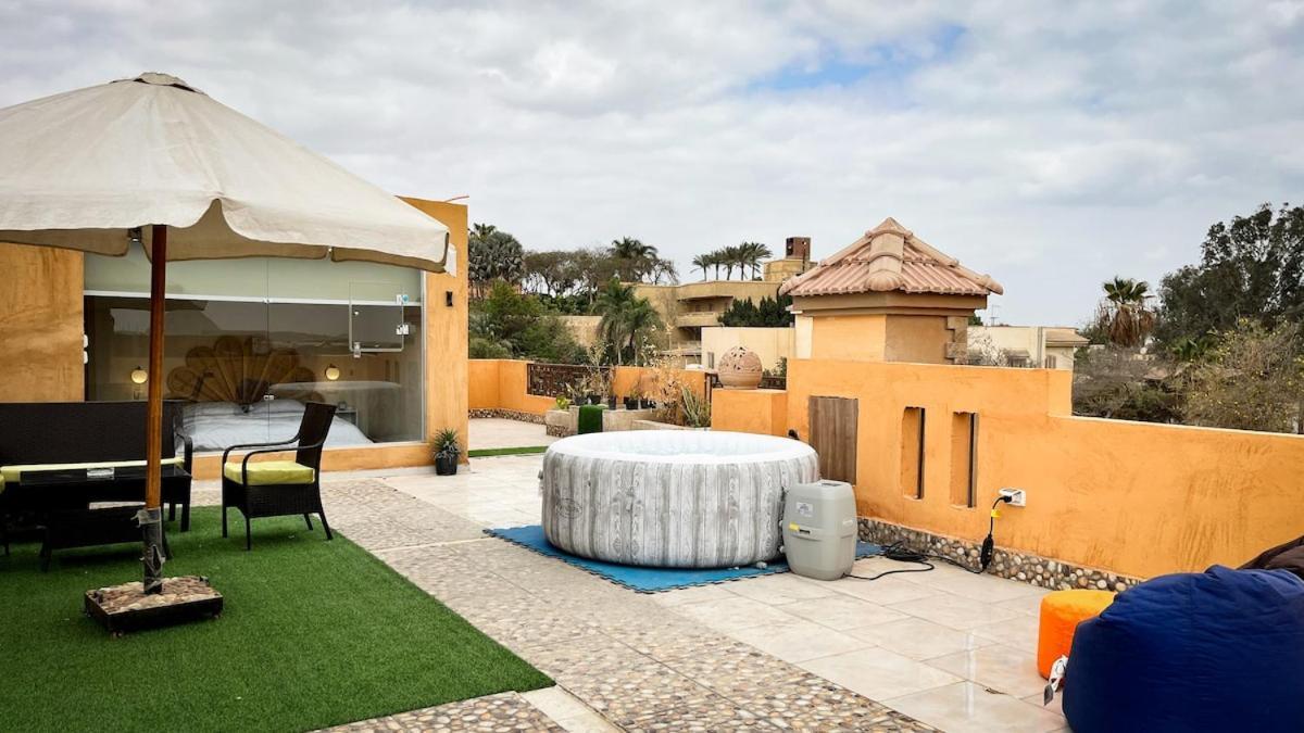 Appartamento Boho Getaway With Pyramids View & Jacuzzi Giza Esterno foto